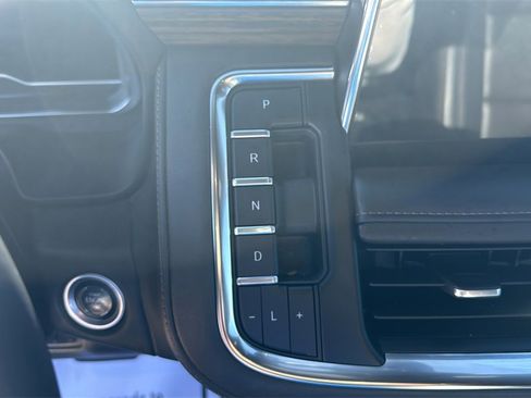 Used 2022 Chevrolet Tahoe High Country image 32