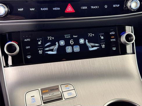 New 2026 Genesis GV70 2.5T Advanced AWD/4WD image 18
