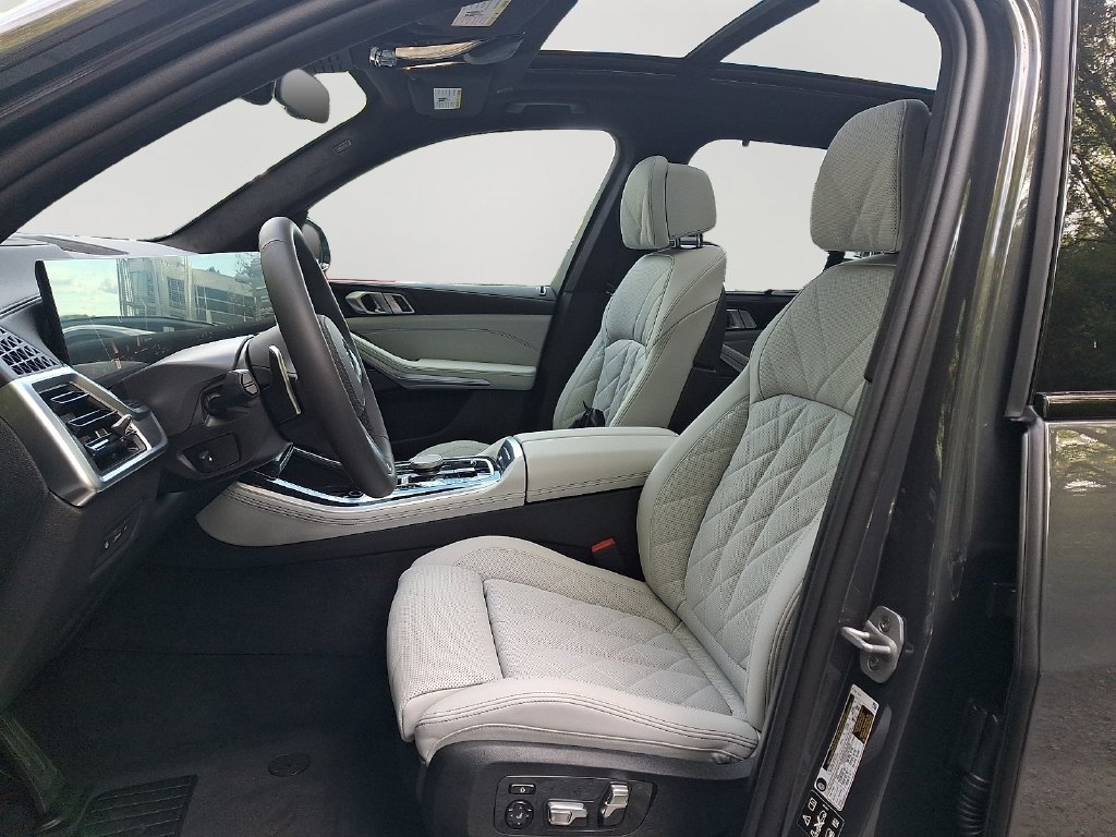 Used 2026 BMW X5 xDrive40i w/ M Sport Package AWD/4WD image 14