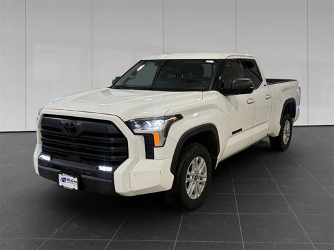 Used 2022 Toyota Tundra SR5 w/ SR5 Premium Package image 1