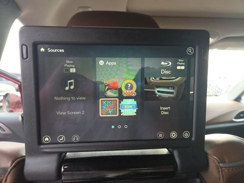 Used 2018 Chrysler Pacifica Limited FWD image 10