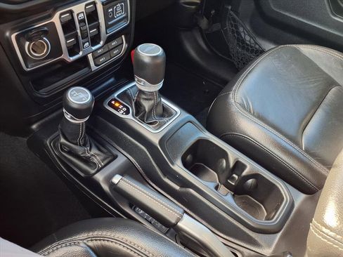 Used 2020 Jeep Gladiator Overland image 14