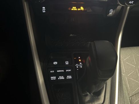 Used 2025 Toyota RAV4 XLE AWD/4WD image 24