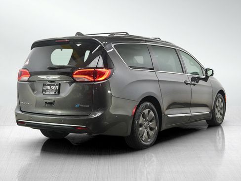 Used 2018 Chrysler Pacifica Limited w/ Advanced Safetytec Group FWD image 5