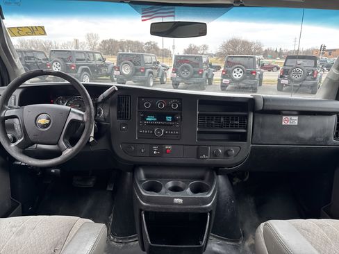 Used 2016 Chevrolet Express 3500 image 29
