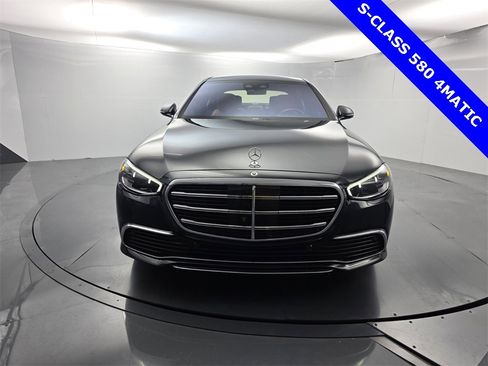 Used 2021 Mercedes-Benz S 580 4MATIC Sedan image 2