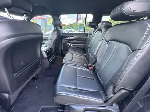 Used 2023 Jeep Wagoneer L Series II AWD/4WD image 27