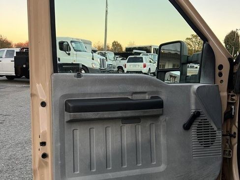 Used 2013 Ford F450 XL w/ Snow Plow Prep Pkg image 9