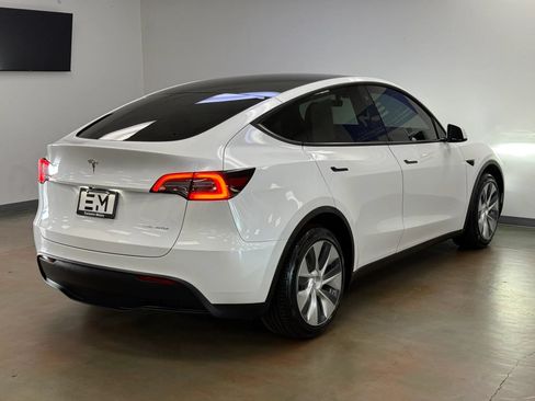 Used 2021 Tesla Model Y Long Range AWD/4WD image 7