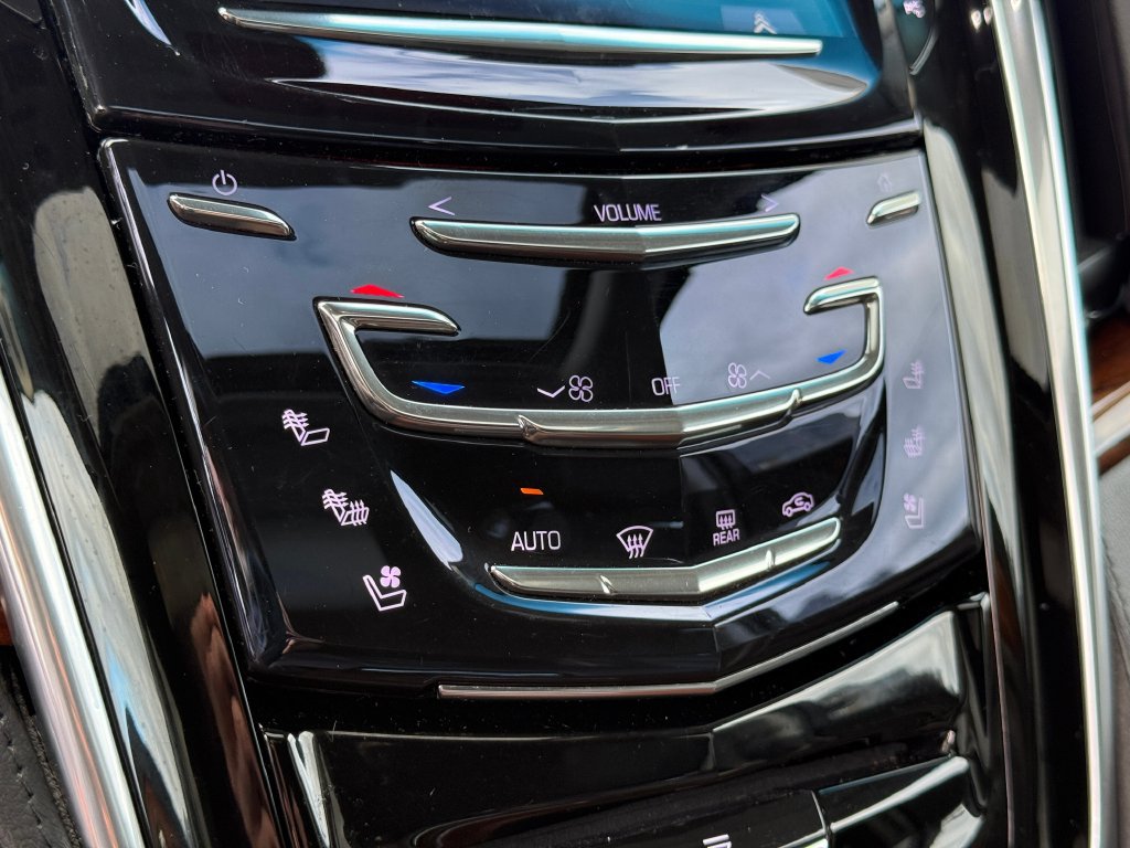 Used 2019 Cadillac Escalade ESV Luxury AWD/4WD image 27