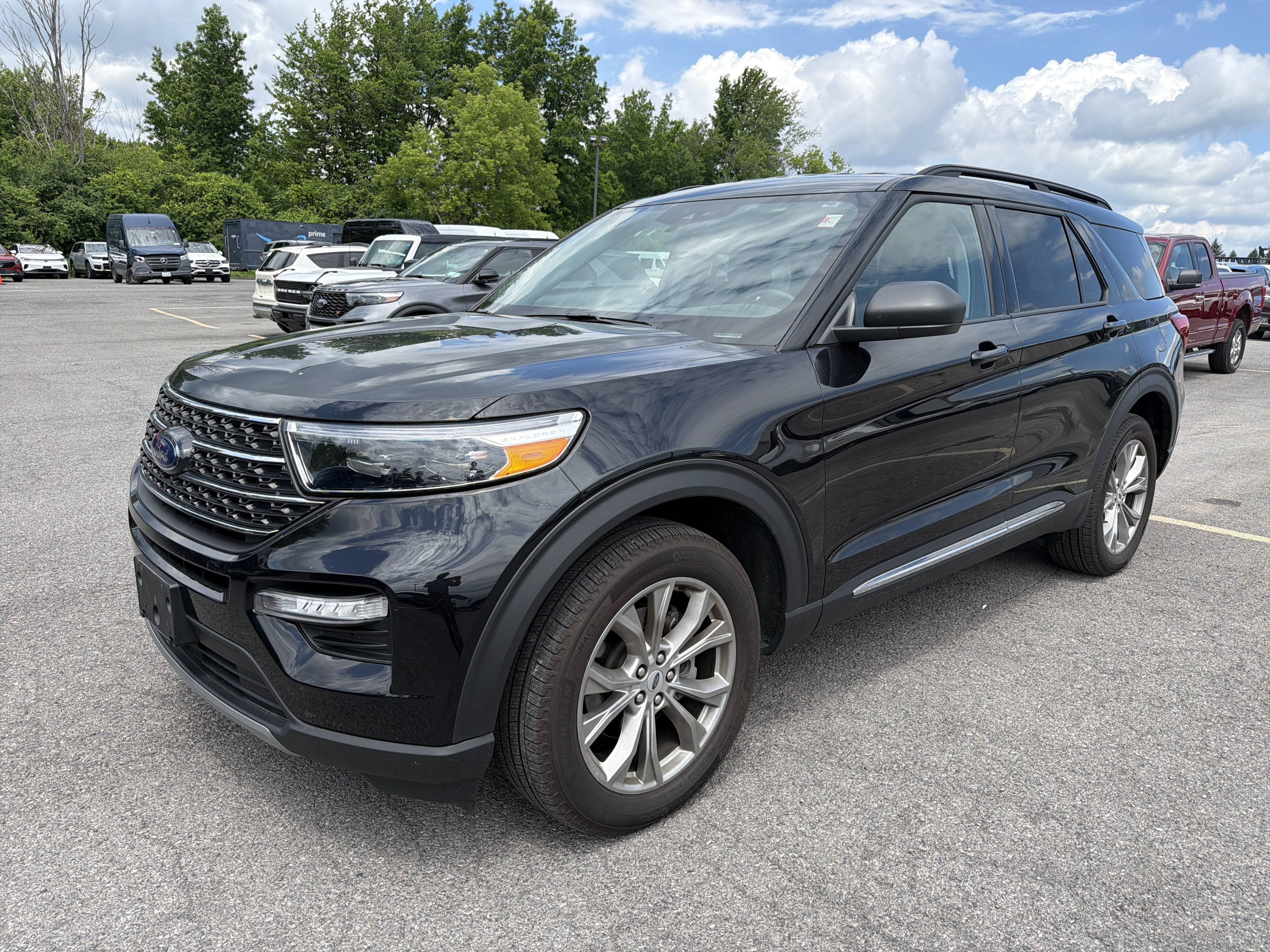 Used 2023 Ford Explorer XLT w/ Equipment Group 202A AWD/4WD image 4
