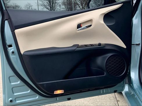 Used 2022 Toyota Prius Limited image 20