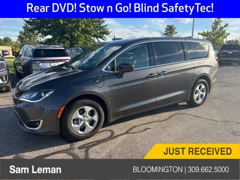 Used 2018 Chrysler Pacifica Touring Plus FWD image 1