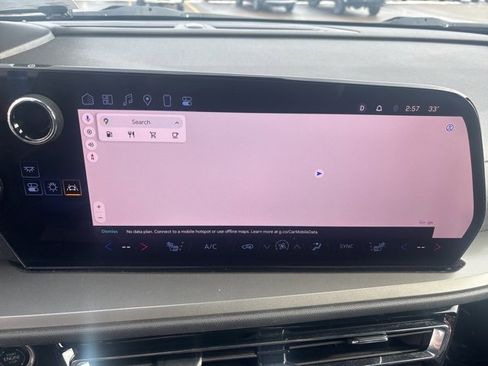 Used 2025 Chevrolet Traverse LT image 15