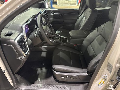 New 2026 GMC Canyon Elevation w/ Convenience Package image 16