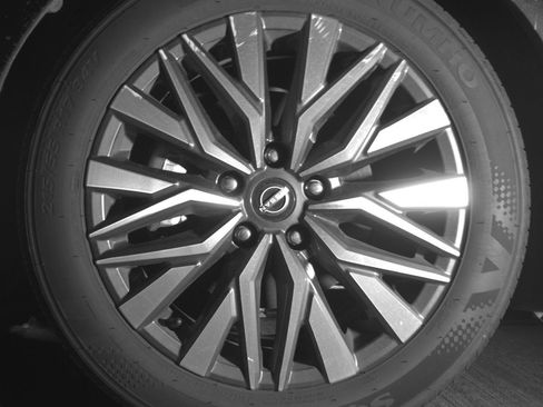 Used 2025 Nissan Altima 2.5 SV FWD image 12