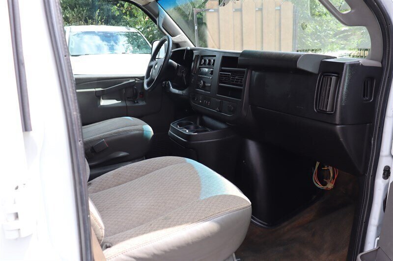 Used 2018 Chevrolet Express 3500 LT w/ LT Preferred Equipment Group RWD image 17