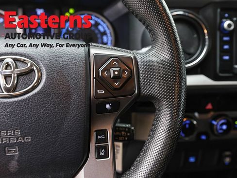 Used 2018 Toyota Tacoma SR5 AWD/4WD image 15