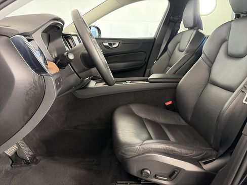 Used 2024 Volvo XC60 B5 Plus image 6