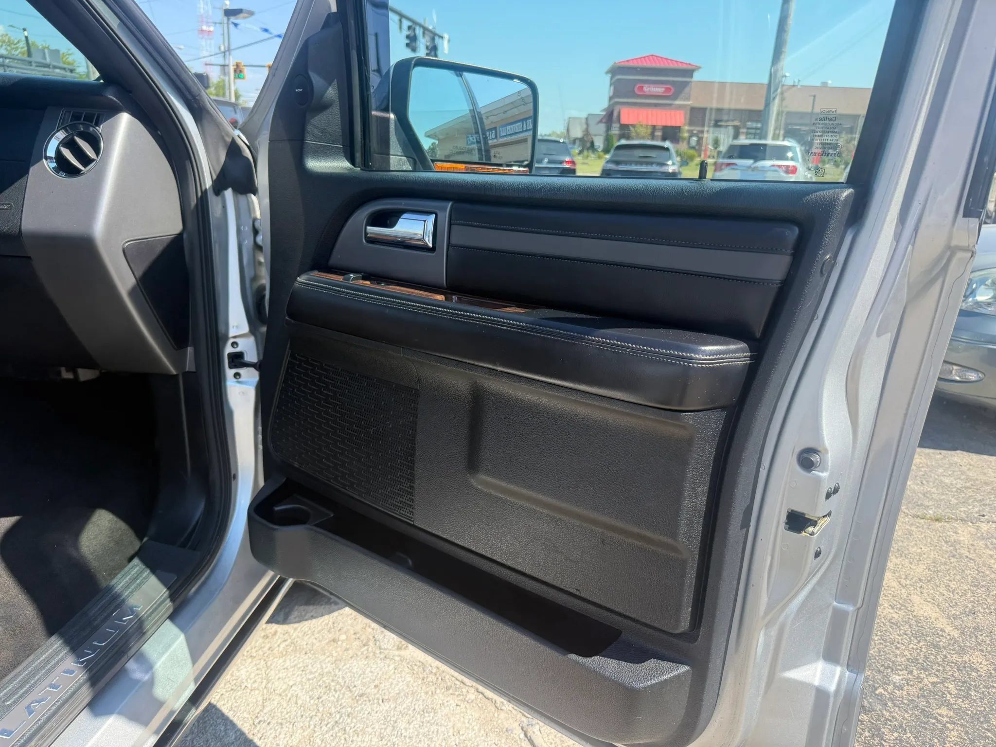 Used 2016 Ford Expedition Platinum AWD/4WD image 22