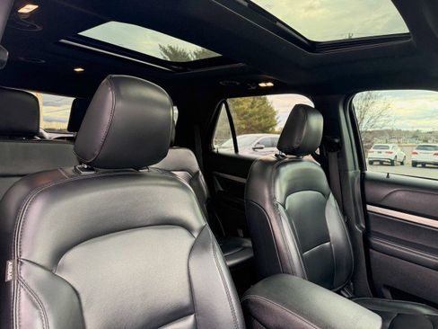 Used 2019 Ford Explorer XLT w/ Equipment Group 202A image 21