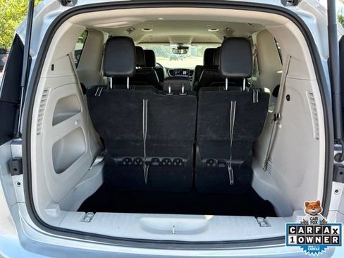 Used 2023 Chrysler Pacifica Touring-L AWD/4WD image 29