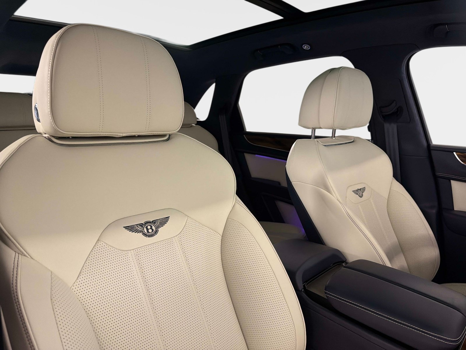 Used 2024 Bentley Bentayga AWD/4WD image 26