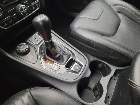 Used 2020 Jeep Cherokee Limited AWD/4WD image 26