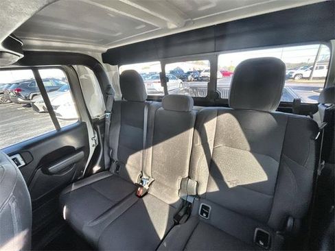Used 2022 Jeep Gladiator Sport image 29