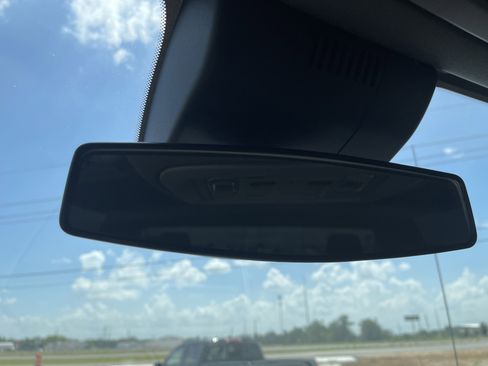 Used 2025 Chevrolet Silverado 1500 Custom image 34