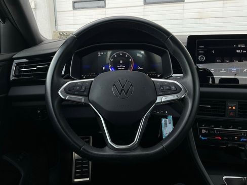 Used 2025 Volkswagen Jetta Sport image 31