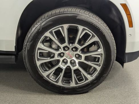 Used 2025 GMC Yukon Denali w/ Denali Reserve Package AWD/4WD image 11