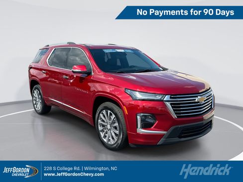 Used 2023 Chevrolet Traverse Premier FWD image 1