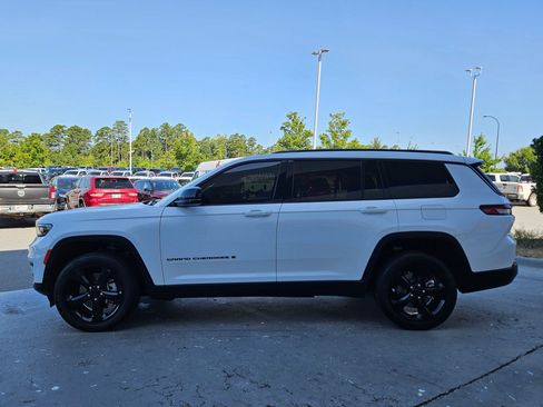 Used 2023 Jeep Grand Cherokee L Laredo AWD/4WD image 4
