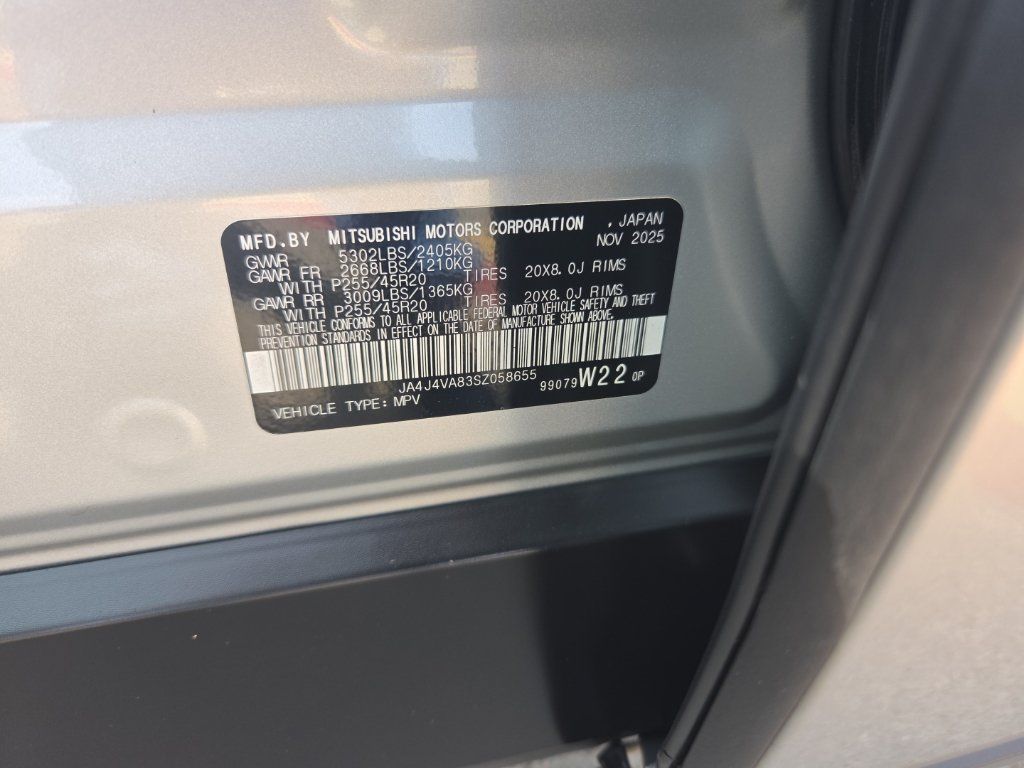 Used 2025 Mitsubishi Outlander SE AWD/4WD image 3