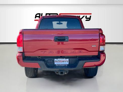 Used 2016 Toyota Tacoma TRD Sport image 6