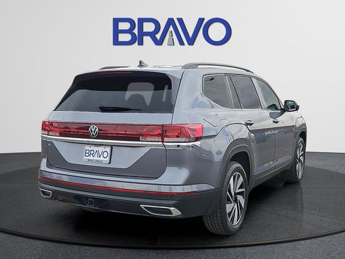 Used 2025 Volkswagen Atlas SE FWD image 4