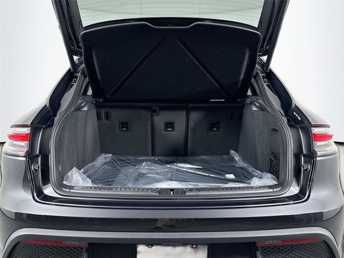 Certified 2025 Porsche Macan Turbo AWD/4WD image 37
