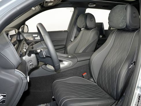 Used 2026 Mercedes-Benz Maybach GLS 600 4MATIC image 15
