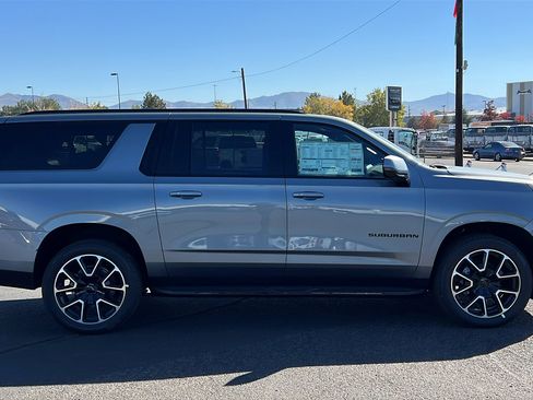 New 2026 Chevrolet Suburban RST w/ RST Capability Package image 4