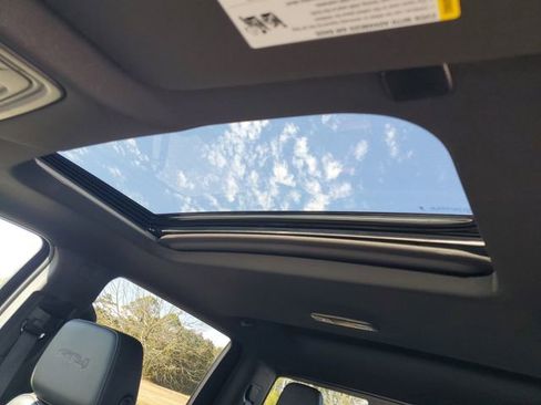 Used 2025 GMC Sierra 1500 AT4 w/ AT4 Premium Package image 10