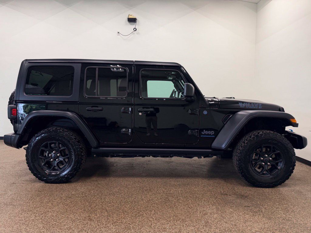 Used 2024 Jeep Wrangler Unlimited AWD/4WD image 7