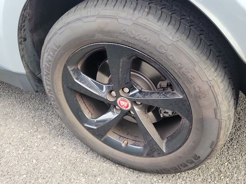 Used 2020 Jaguar F-PACE Premium image 5