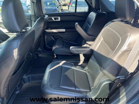 Used 2022 Ford Explorer XLT w/ Equipment Group 202A AWD/4WD image 18