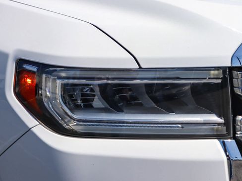 Used 2020 GMC Acadia SLT w/ Driver Alert Package II FWD image 4