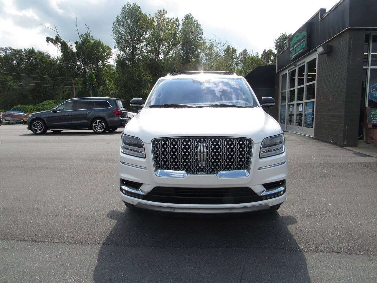 Used 2019 Lincoln Navigator Reserve w/ Cargo Package AWD/4WD image 9