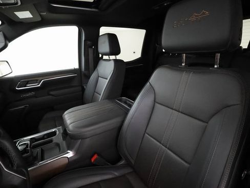 Used 2024 Chevrolet Silverado 1500 High Country w/ High Country Premium Package image 11