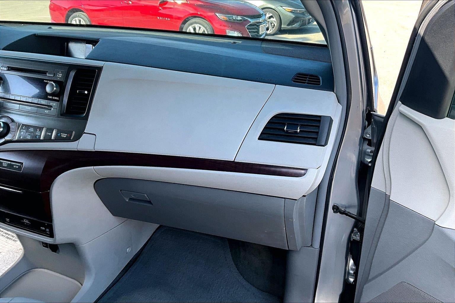 Used 2012 Toyota Sienna XLE w/ Entertainment Pkg AWD/4WD image 14