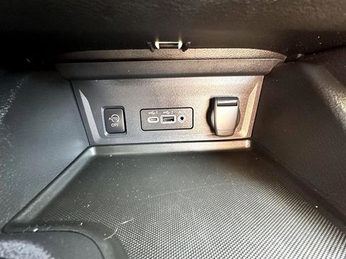 Used 2023 GMC Acadia SLT image 31