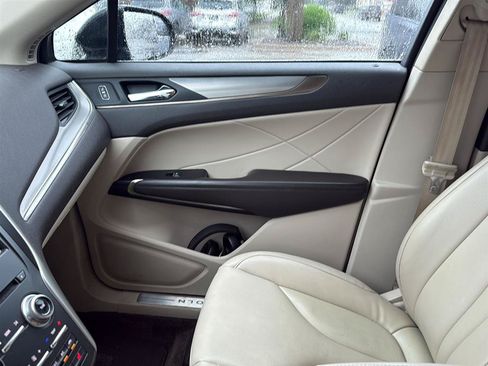 Used 2017 Lincoln MKC Premiere FWD image 13